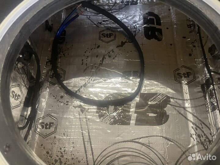 Закрытий ящик для сабвуфера