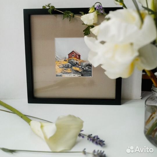 Картина в черной раме для интерьера