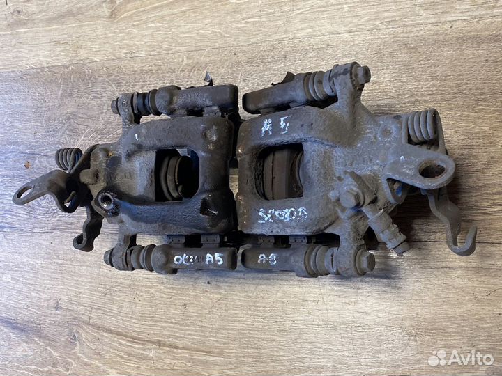 Skoda octavia a5 задний суппорт L-R