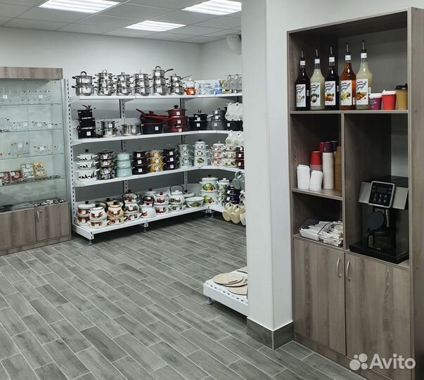 Торговый пристенный стеллаж для магазина