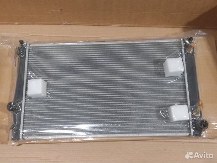 Радиатор охлаждения двигателя Toyota Rav4 ACA40