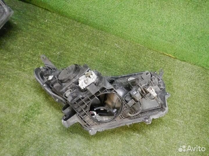 Фара левая Toyota RAV4