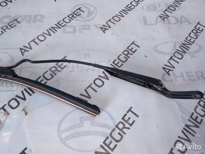 Поводок дворника передний Chevrolet Niva