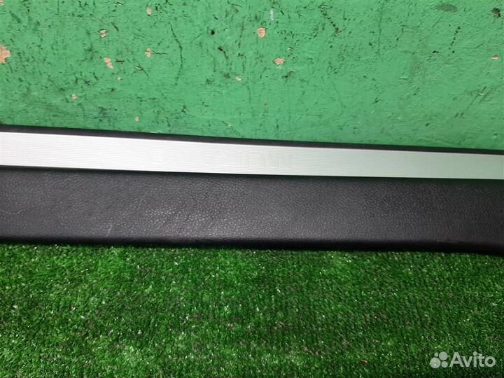 Накладка порога переднего правого внутри Nissan M