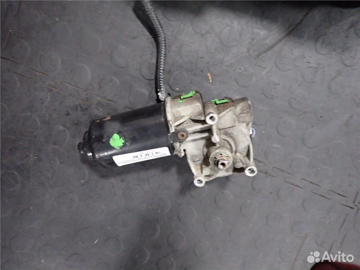 Двигатель стеклоочистителя передний Ford Explorer