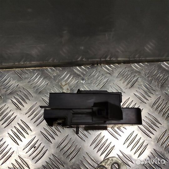 Замок двери задний правый Renault Sandero 2 K7M812