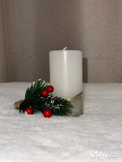 Свеча на бетоне