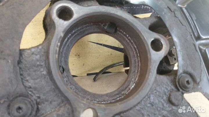 Поворотный кулак передний правый Skoda Octavia А5