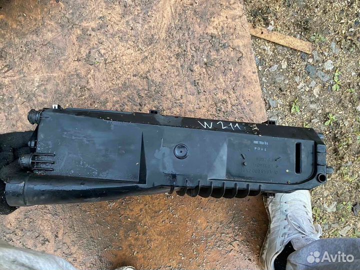 Корпус воздушного фильтра Mercedes W211