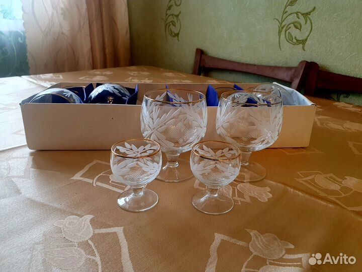 Вазы, графины, чайник Гжель