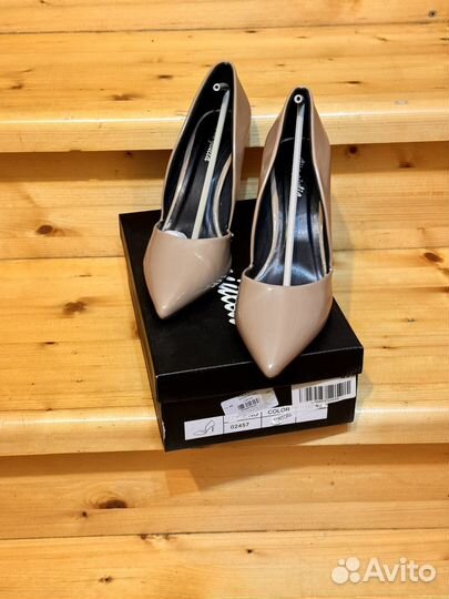 Туфли лодочки лакированные бежевые 40 р