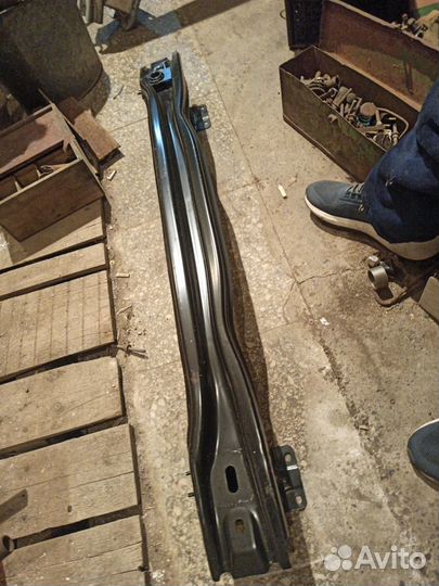 Усилитель заднего бампера Тигуан 2