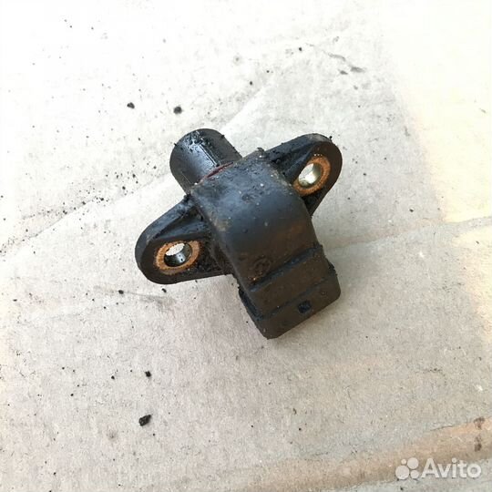 Датчик распредвала Мерседес M111E23