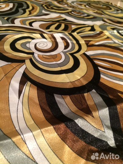 Отрез ткани шелк