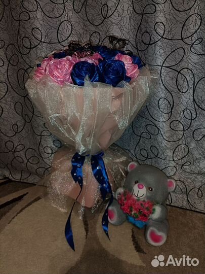 Букет из атласных роз