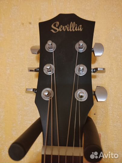 Акустическая гитара