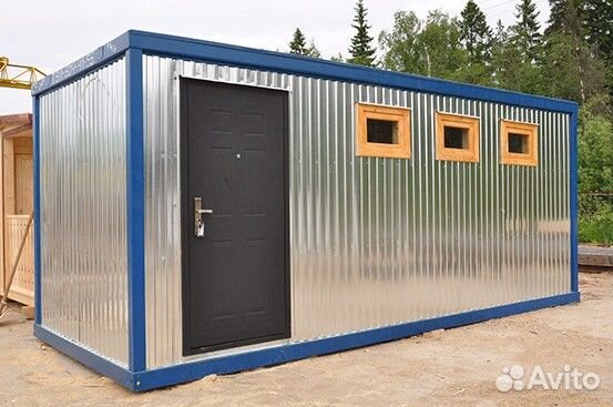 Сантехническая бытовка с туалетными кабинками