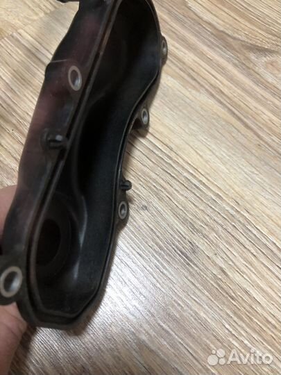 Крышка двигателя в развале VW 059103525F