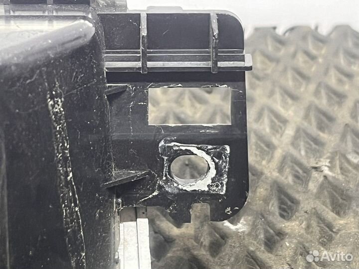 81619506071 Дефлектор воздушный