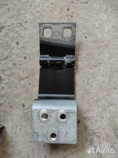 Петля двери Мерседес W463