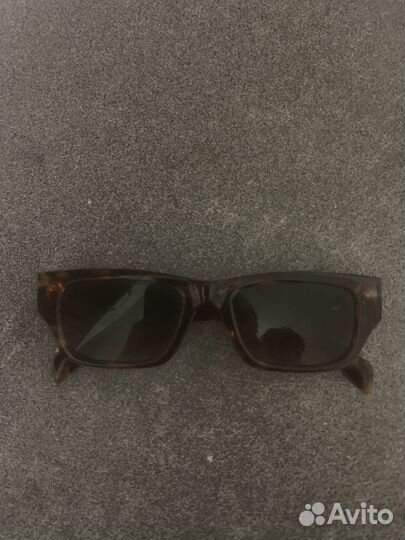 Солнцезащитные очки prada
