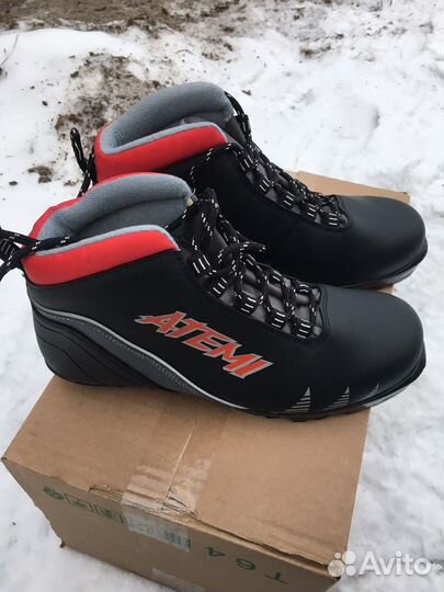 Лыжные ботинки