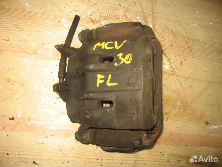 Суппорт перед лево toyota MCV30 windom 2п