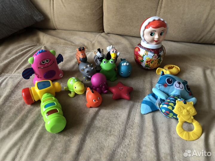 Много музыкальных, развивающих игрушек