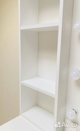 Туалетный столик с зеркалом и подсветкой