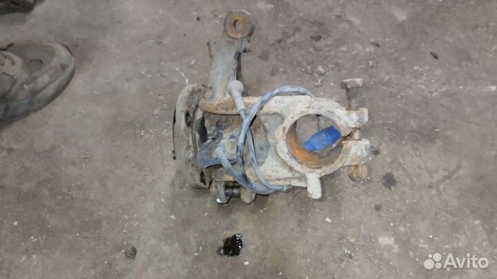 Кулак поворотный передний правый Peugeot 207