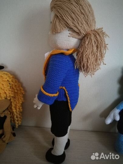 Вязаная кукла ручной работы