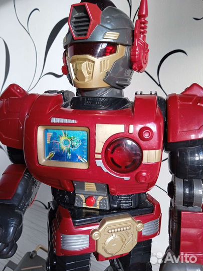 Игрушки: 2 робота с пультом