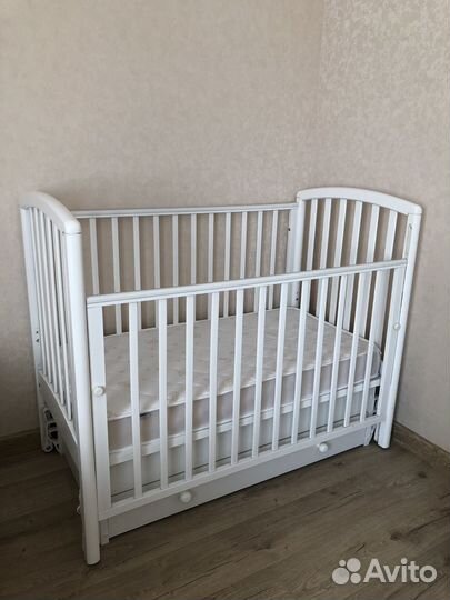 Детская кроватка с маятником Гандылян