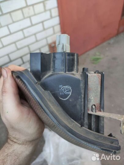 Габарит передний левый mitsubishi pajero 210-87233