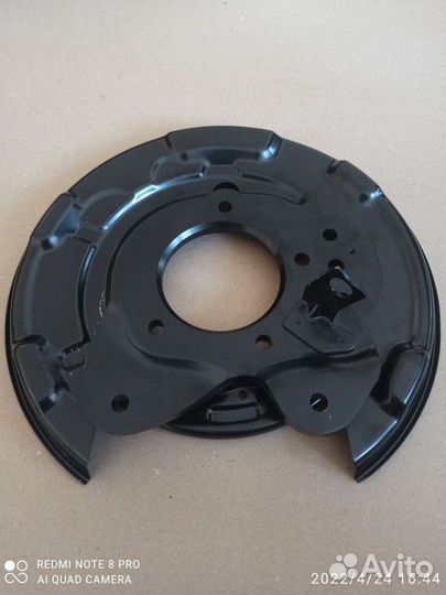 Щиток тормозного диска задний Lc200