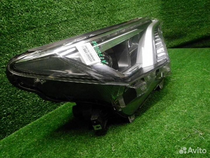 Фара правая Toyota RAV4