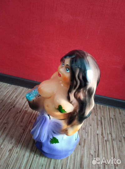 Фарфоровая статуэтка