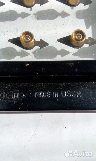 Модель молекулярного строения магнита. 1977г