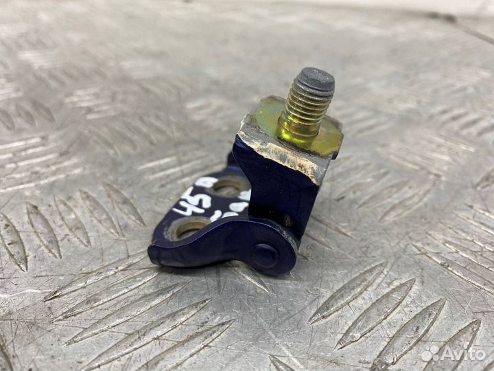 Б/У петля крышки багажника задний правый Mazda