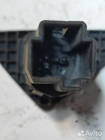 Кнопка багажника Ford Focus 1