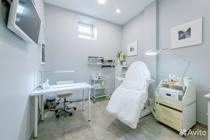 Мастер маникюра/педикюра в салон