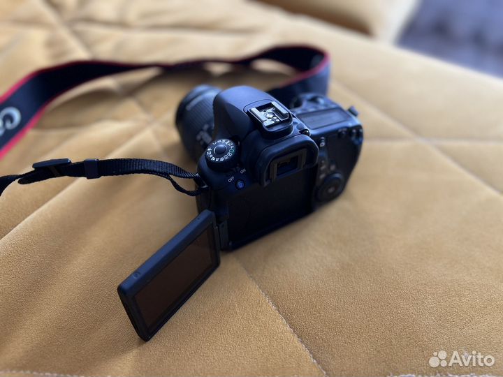 Зеркальный фотоаппарат canon EOS 60 D