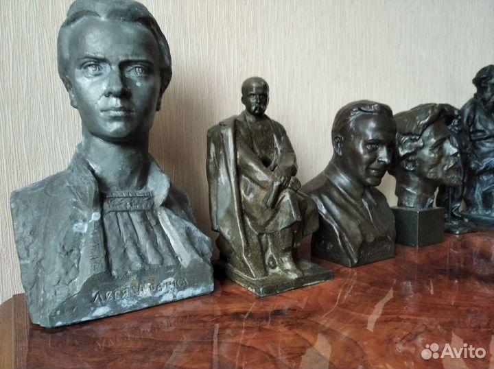 Бюст Тараса Шевченко и Леси Украинки,Льва Толстого