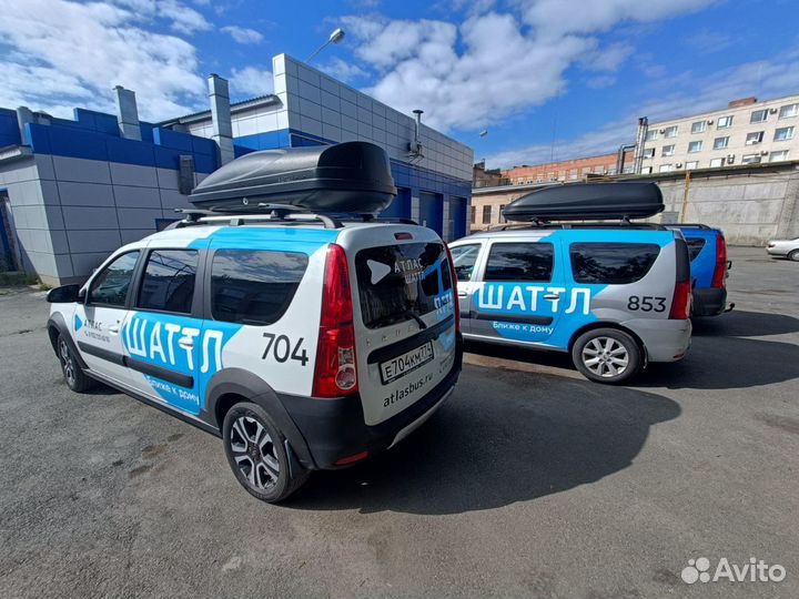 Водитель на минивэн компании