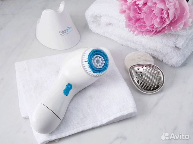 Аппарат для звуковой чистки лица с тремя насадками