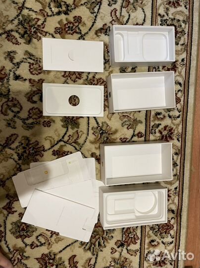 Коробка от iPhone 5s space gray и 7 gold