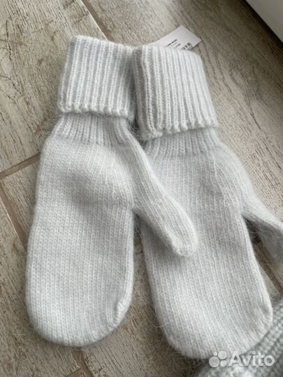 Шапка и варежки новые