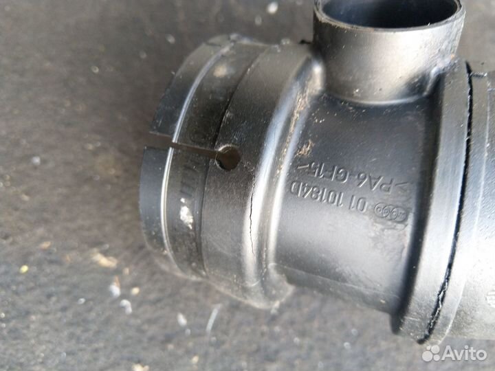 Патрубок воздушного фильтра Jeep Grand Cherokee WK