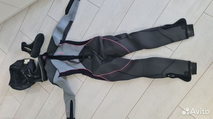 Костюм для дайвинга женский и обувь camparo