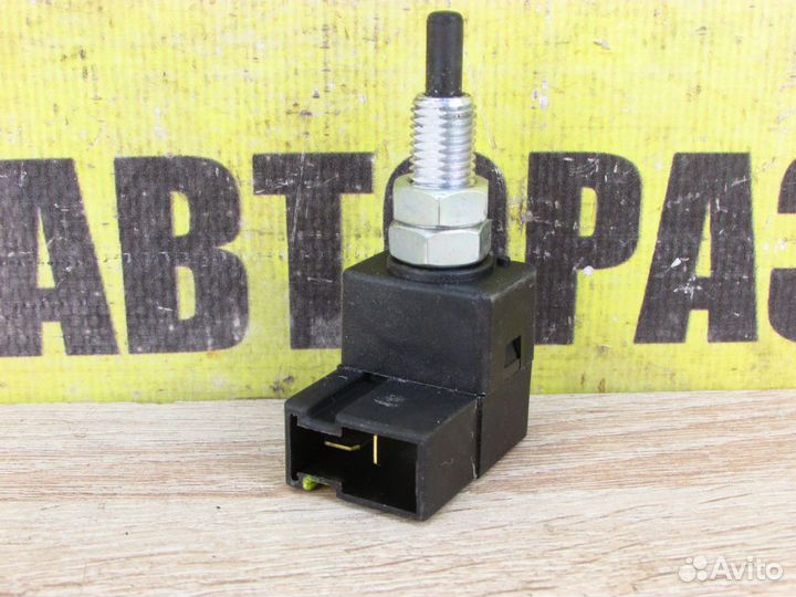 Датчик стоп-сигнала Киа Рио 3/ Kia Rio 3